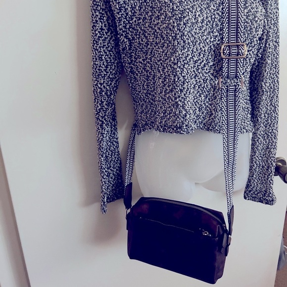 Bostanten Brown Leather Crossbody Bag with Distressed Finish​​ - Picture 5 of 15